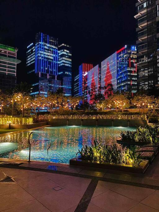 Cosy Executive 1 Bedroom Uptown Parksuites Ultra Fast Internet Manila Exterior foto