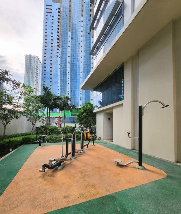 Cosy Executive 1 Bedroom Uptown Parksuites Ultra Fast Internet Manila Exterior foto